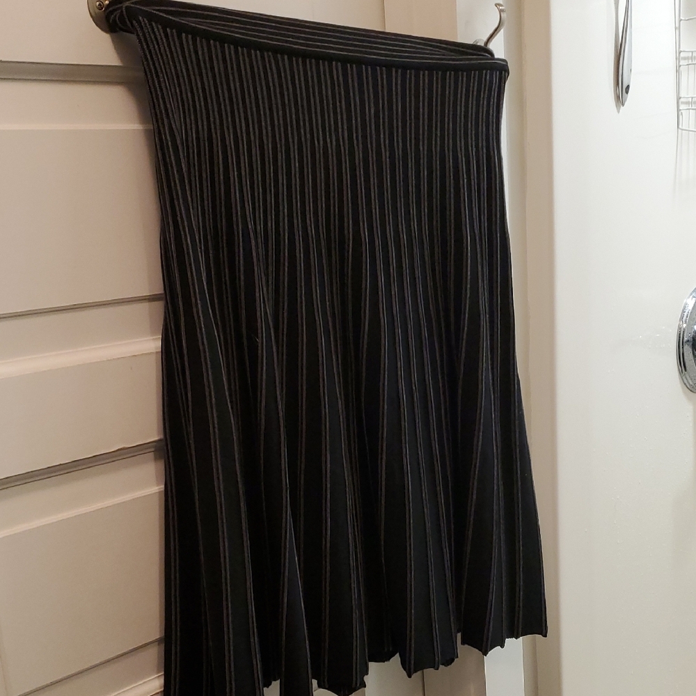 Chic Black Pinstripe A-Line Knit Skirt
